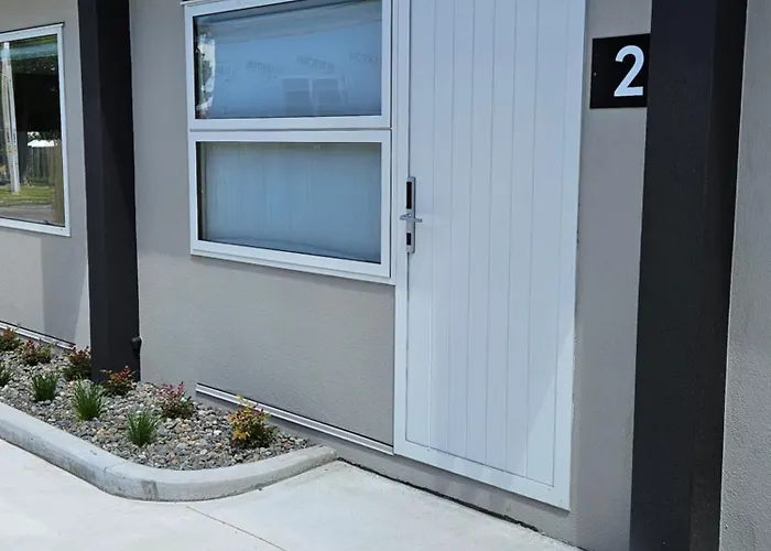 Redwood Apartment *