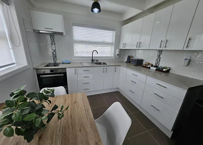 Redwood Apartment *