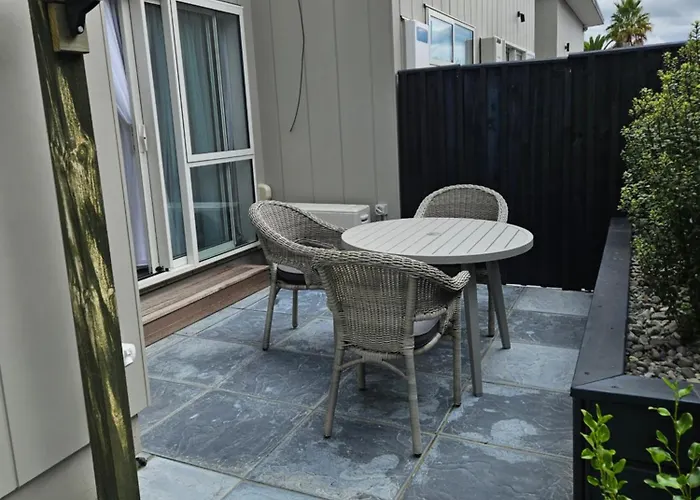 Redwood Apartment *
